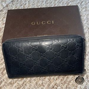 ⭐️SOLD⭐️ AUTHENTIC Gucci Black leather wallet